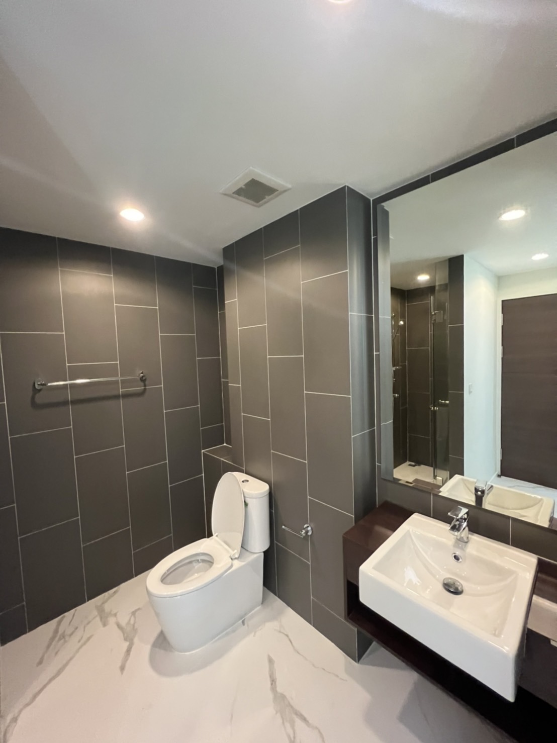 ขาย C EKKMAI ซีเอกมัย 2 นอน แต่งหรู ห้องสวย ราคาพิเศษ ขนาด 2 นอน ชั้น 34